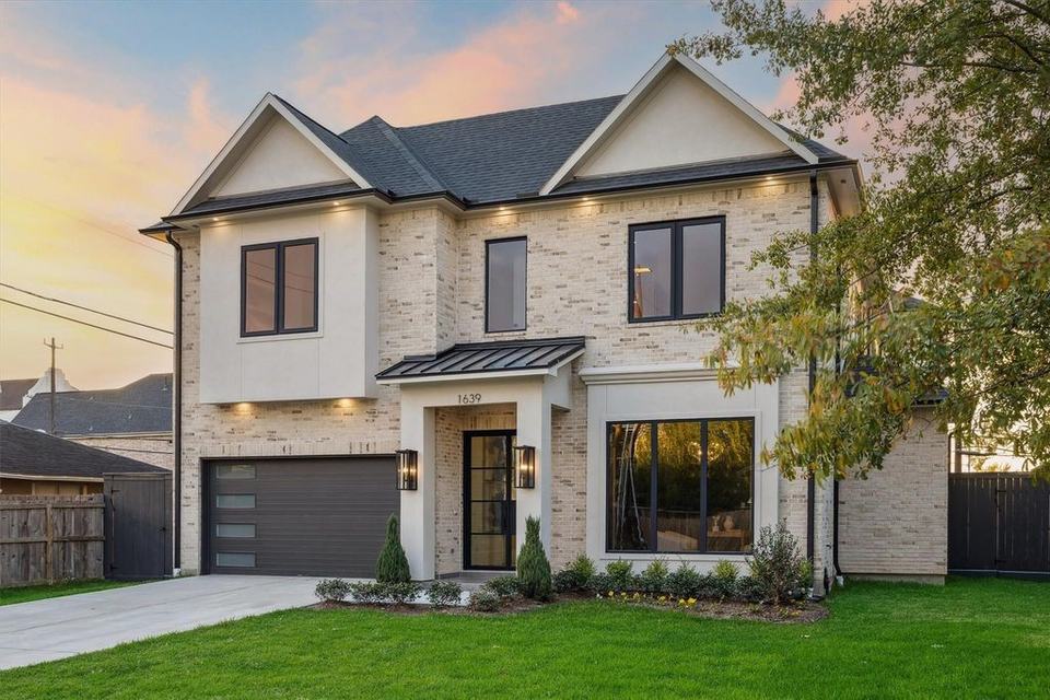 Houston residential exterior with aluminum windows by Royal Windoor