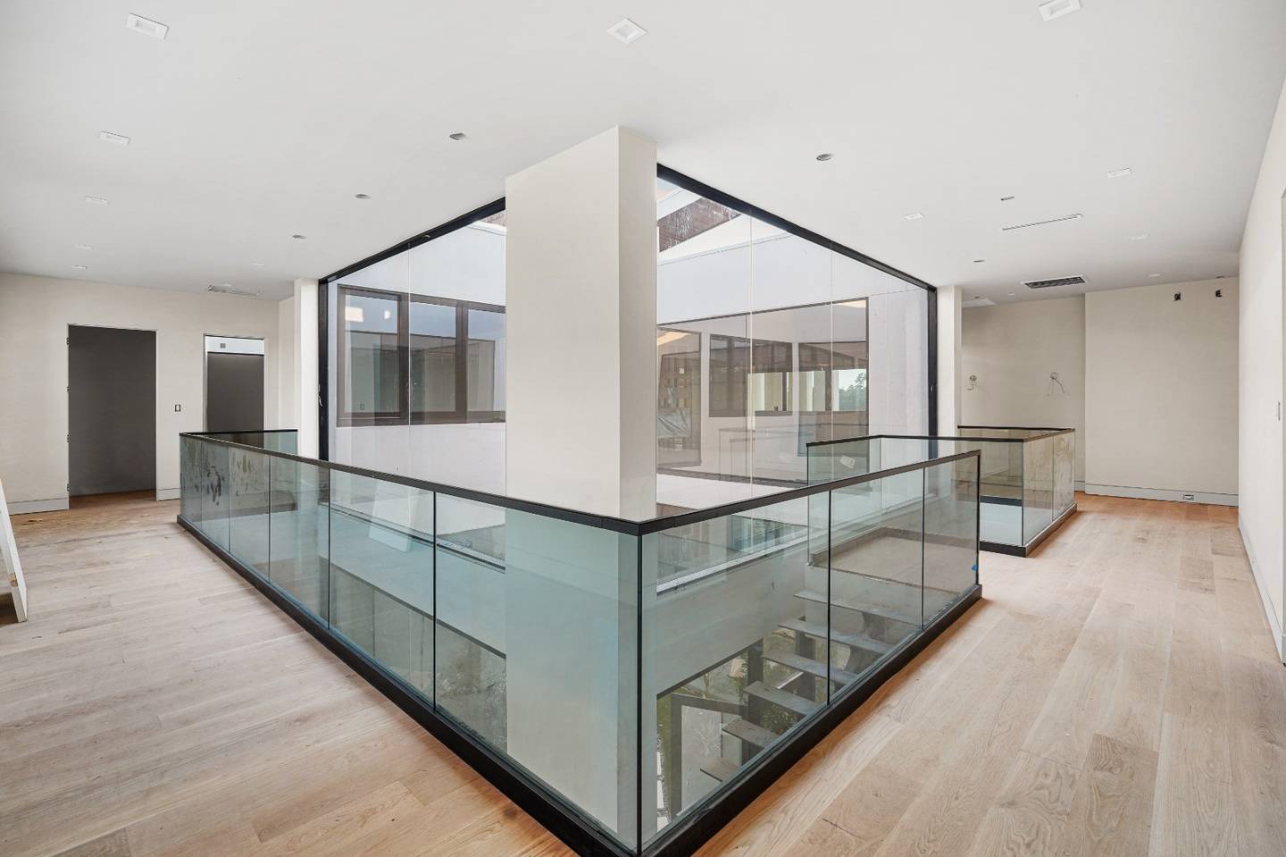 Commercial structural glass railing and architectural glazing by Royal Windoor