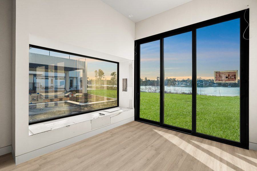 Picture window and sliding doors on the water side, The Woodlands TX 77380